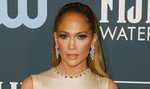 Jennifer Lopez w nowej fryzurze na okładce magazynu. Ujawniła, jak zarobiła pierwsze 10 dolarów! Czy sprzedawała fałszywe perfumy?