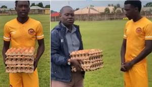 Un joueur zambien reçoit 5 caisses d'œufs pour le prix de l'homme du match.