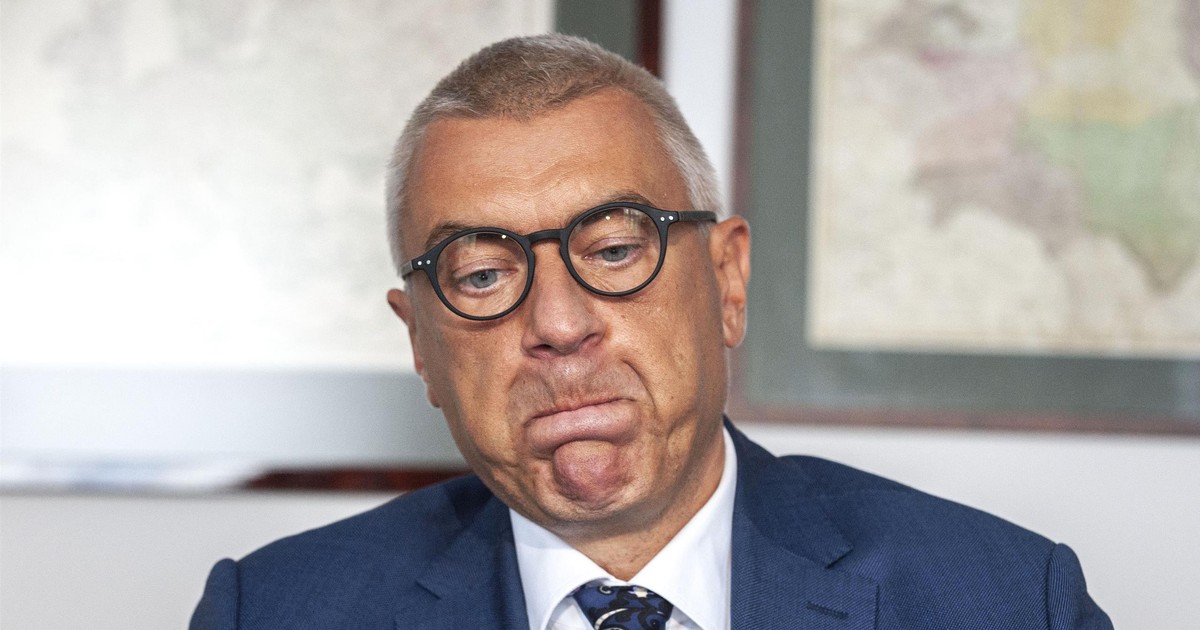 Giertych zaatakowany przez AI Elona Muska. Grok zaczął wulgarnie ...