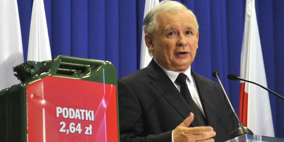 Jarosław Kaczyński domagał się w 2011 roku obniżki akcyzy na paliwa