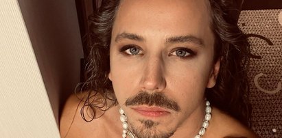 Michał Szpak pokazał się w skąpych slipach. "Po co się tak poniżać?"