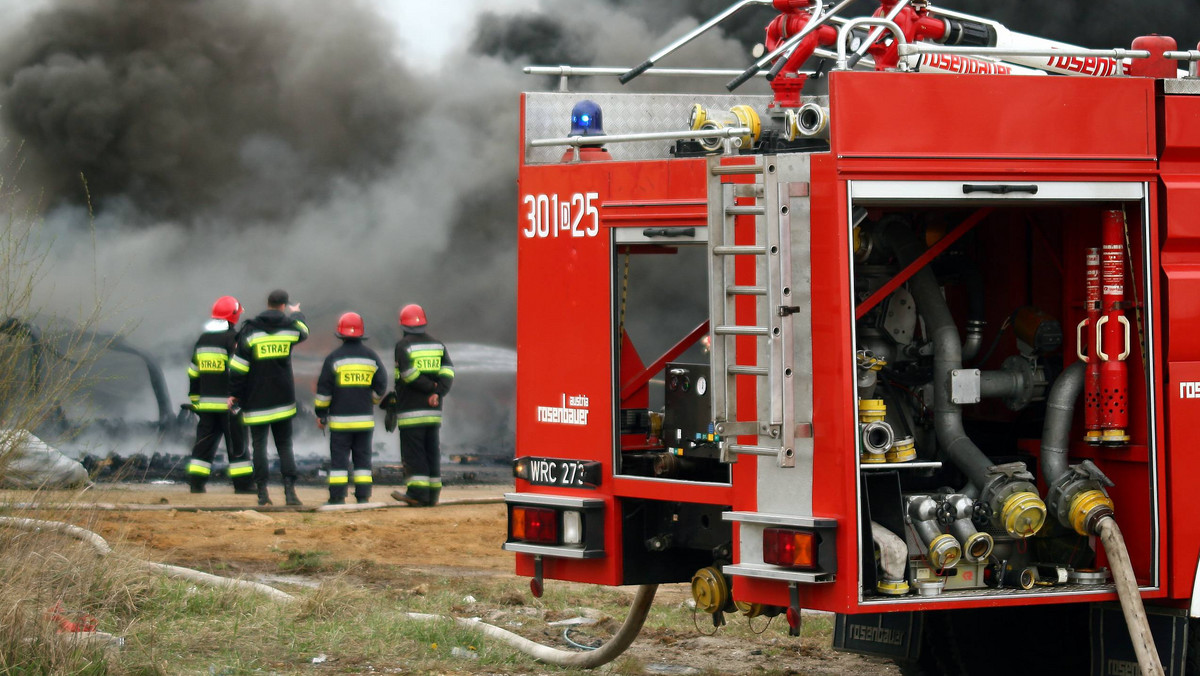 Dzisiaj na autostradzie A4 na wysokości miejscowości Kryspinów ok. godz. 13.45 doszło do pożaru Tira przewożącego cegły. Według ustaleń policji ciężarówka jechała z ładunkiem ze Skawiny do Belgii.