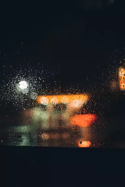 Deszczowy wieczór/Wes Hicks on Unsplash