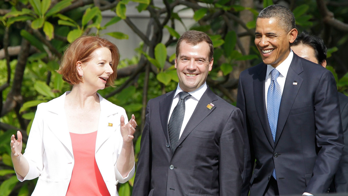 Komentując niedzielne rozmowy Dmitrija Miedwiediewa i Baracka Obamy w Honolulu, przy okazji szczytu państw regionu Azji i Pacyfiku (APEC), dziennik "Kommiersant" podkreśla, że było to ich ostatnie spotkanie w charakterze prezydentów Rosji i USA.