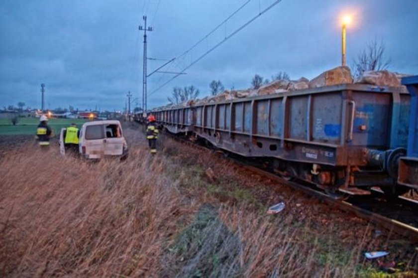 Groźny wypadek. Samochód zderzył się z pociągiem