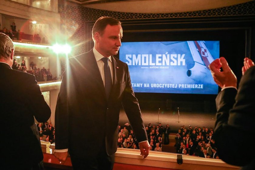 Skandal wokół premiery „Smoleńska”. Dlaczego nie zaproszono wszystkich rodzin ofiar?