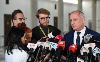 Neumann i Halicki zrzekli się immunitetu. W maju na marszu w Warszawie odpalili race