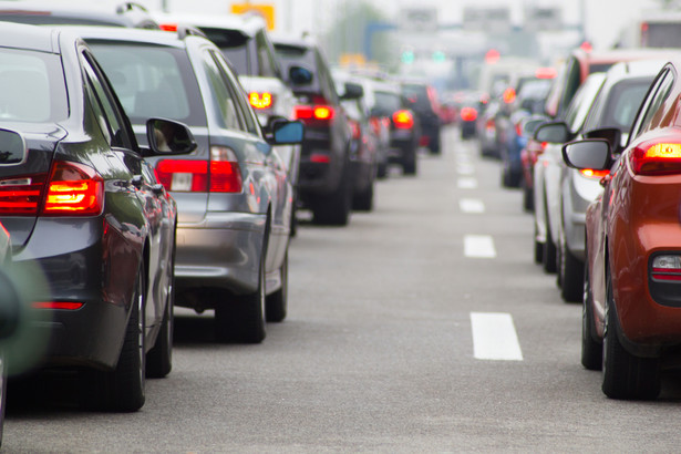 "Ustawa o transporcie drogowym wreszcie znalazła swój finał - w ubiegłym tygodniu Komitet Stały (Rady Ministrów - PAP) przyjął ten projekt ustawy porządkującej kwestie, które dają przede wszystkim szanse i nadzieje na to, że działalność gospodarcza w tym zakresie będzie działalnością uczciwą, (prowadzoną) w obszarze uczciwej konkurencji, na tych samych warunkach dla wszystkich podmiotów gospodarczych, które je realizują" - wyjaśnił Adamczyk, dodając, że chodzi też o Ubera.