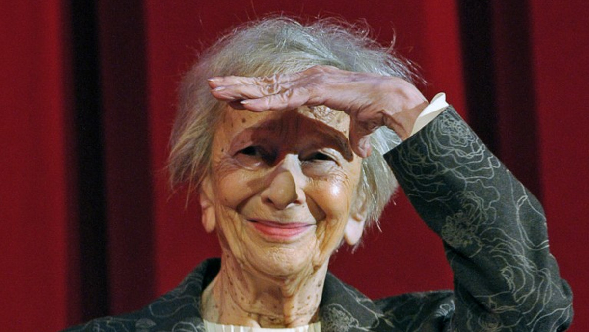 W związku z przypadającą w piątek pierwszą rocznicą śmierci Wisławy Szymborskiej noblistkę wspomina "Corriere della Sera". W czwartkowym wydaniu gazety opublikowano fragment biografii poetki, napisanej przez Annę Bikont i Joannę Szczesną.
