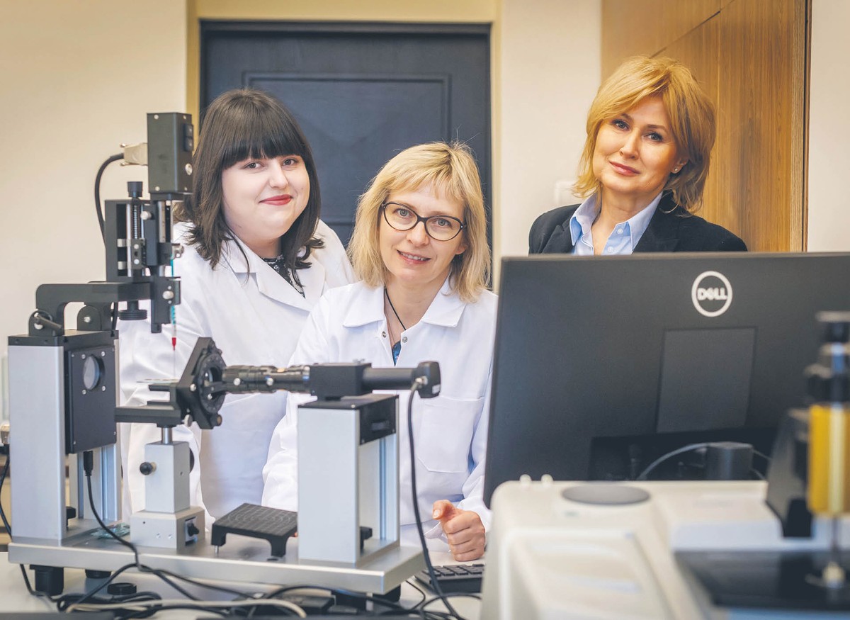 Mgr Agnieszka Piotrowska-Kirschling i dr hab. inż. Joanna Brzeska z Uniwersytetu Morskiego w Gdyni oraz mgr Beata Wetoszka, broker innowacji z Centrum Transferu Technologii UMG