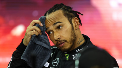 „Hátra kellett lépnem egy kicsit” – Először szólalt meg a botrányos Abu Dzabi Nagydíj óta Lewis Hamilton