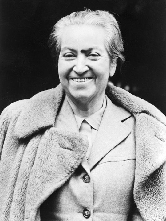 1945 r. — Gabriela Mistral (Chile) — za "poezję prawdziwego uczucia, czyniącą jej imię symbolem idealistycznych dążeń dla całej Ameryki Łacińskiej"