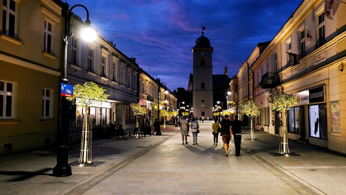 Już 21 lipca nastąpi oficjalne otwarcie zmodernizowanej i przebudowanej ul. 3 Maja. Decyzją mieszkańców nie wjadą tam już żadnej samochody, więc ulica stanie się deptakiem. Tego samego dnia ul. 3 Maja przejdzie korowód w ramach XVII Światowy Festiwal Polonijnych Zespołów Folklorystycznych Rzeszów 2017.