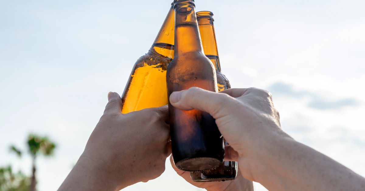 „Szkoda marnować czas!”. Pięćdziesiątkę popijają piwem i hyc do wody