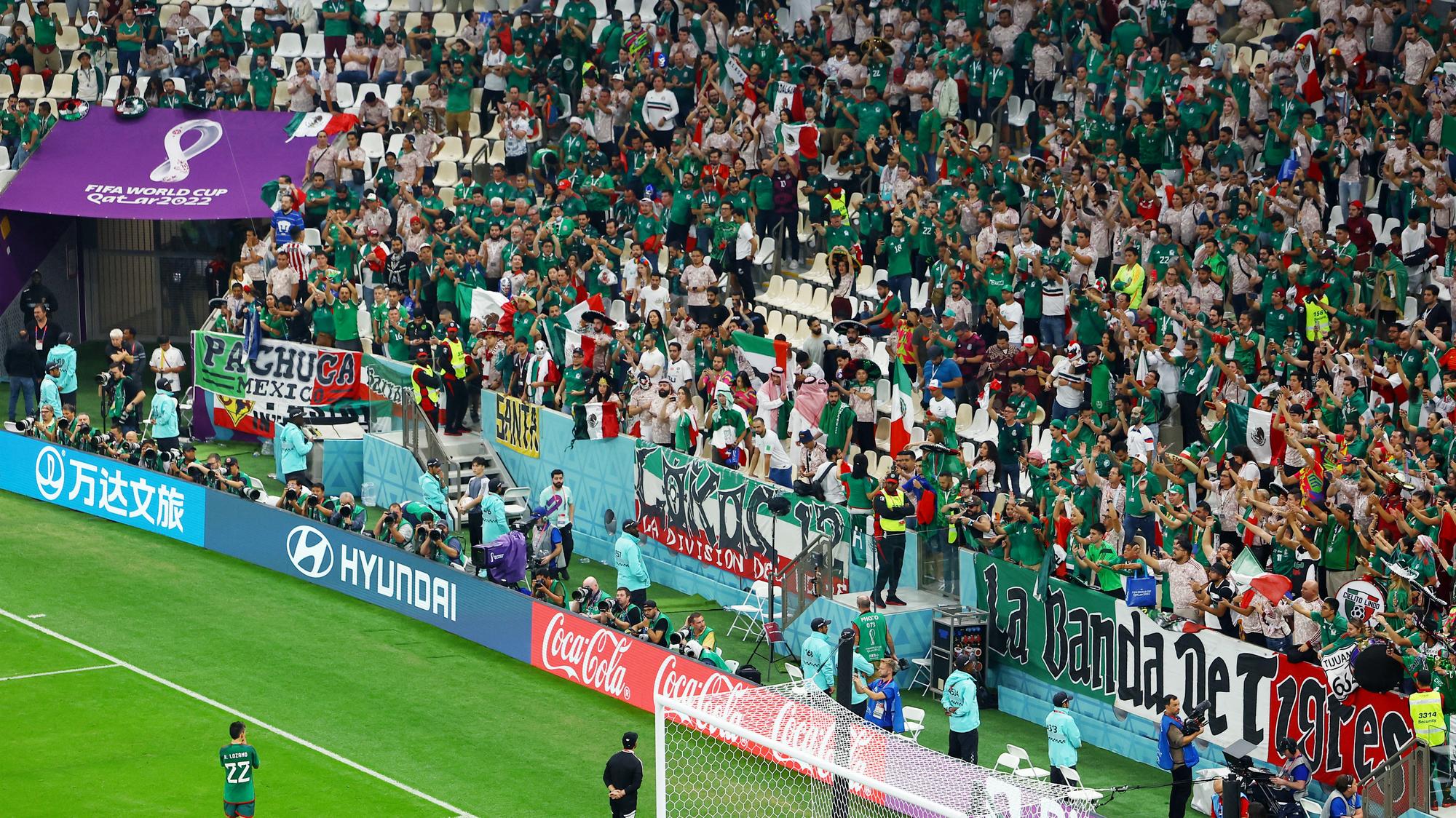 MS vo futbale 2022: FIFA vyšetruje fanúšikov Mexika za homofóbne chorály |  Šport.sk