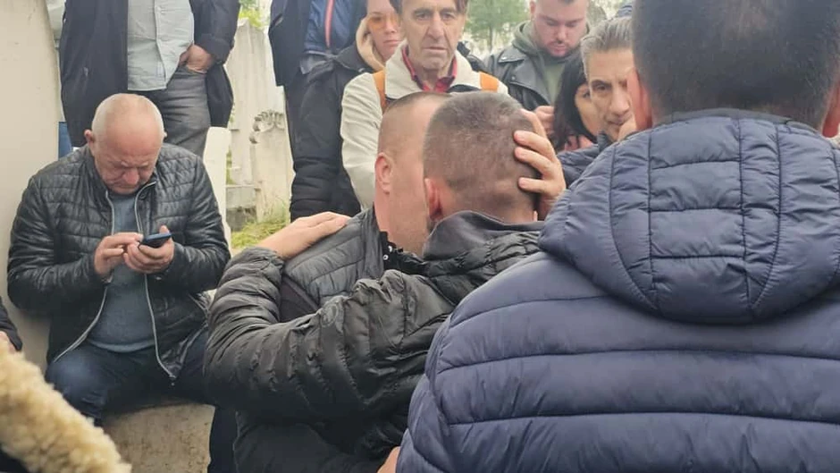 Sin Dino prima saučešće