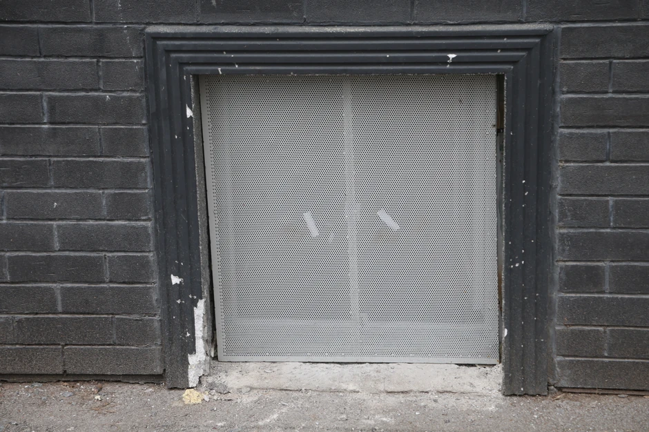 Sada je navučena metalna mreža, oštećenja se ne vide