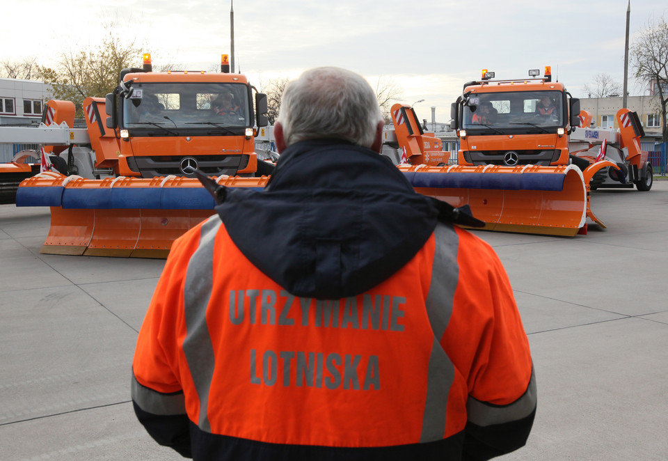 WARSZAWA LOTNISKO ZIMOWE UTRZYMANIE