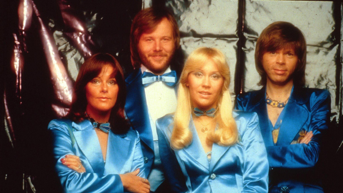 <strong>Legenda muzyki tanecznej lat 70. szwedzka grupa ABBA powraca - nowe piosenki zostaną opublikowane na jesieni, poinformował wokalista zespołu Bjorn Ulvaeus w rozmowie z duńskimi mediami. "Poczuliśmy się jakby czas stanął w miejscu" - przyznali muzycy w oświadczeniu - "Posunęliśmy się w latach, ale piosenka jest ciągle młoda".</strong>