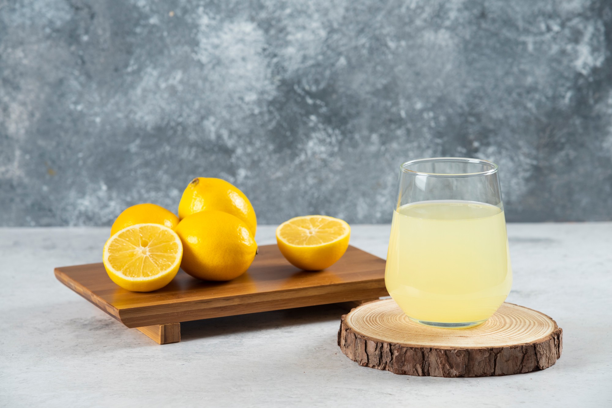 Citrónová šťava funguje ako prírodný zosvetlovač vlasov.