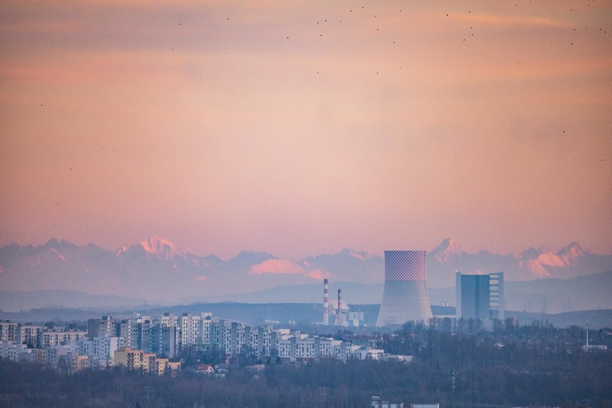 Będzin, luty 2022 r. Po prawej elektrownia Jaworzno III