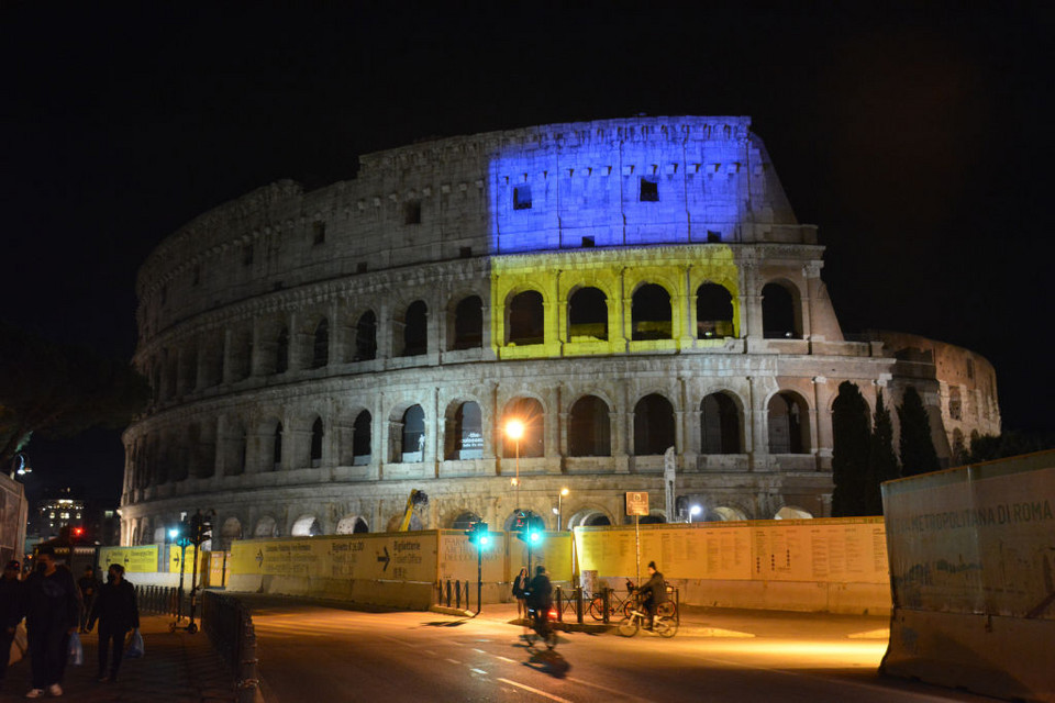 Ukraińska flaga na rzymskim Koloseum (Włochy)