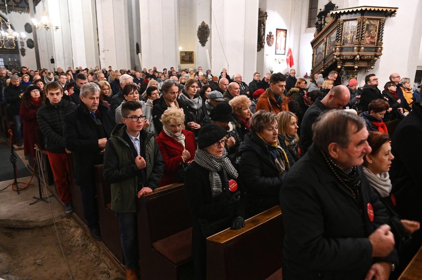 Gdańsk: rodzina Pawła Adamowicza na mszy w intencji zmarłego prezydenta