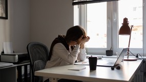 80 proc. pracowników jest na skraju wypalenia zawodowego. Nowe dane pokazują, co może ich uratować