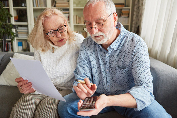 Niższa czternasta emerytura dla 2,5 mln seniorów. Komu ZUS obniży świadczenie?