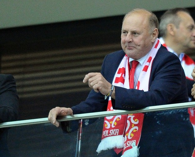 'Czas najwyższy, żeby pojawił się komisarz, który zrobi porządek. Powinien to być człowiek, który odtajni wszystko. Na pewno nie Zbigniew Boniek. Gdyby on zajął to stanowisko, to tak jakby, komisji badającej sprawę Rywina przewodniczył Rywin'