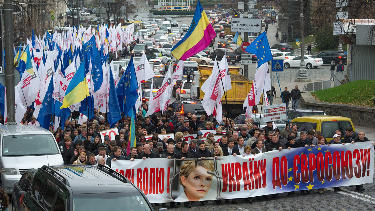 Rada Najwyższa (parlament) Ukrainy nie przystąpiła w czwartek wieczorem do omówienia projektów ustaw w sprawie uwolnienia znajdującej się w więzieniu byłej premier Julii Tymoszenko. Posiedzenie przeniesiono na piątek.