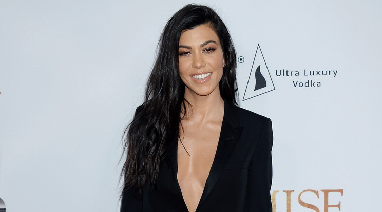 Kourtney Kardashian anyaszült meztelenül ünnepelt/Fotó: Northfoto