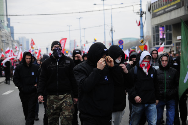 Chuligani na Marszu Niepodległości. Fot. Maciek Suchorabski