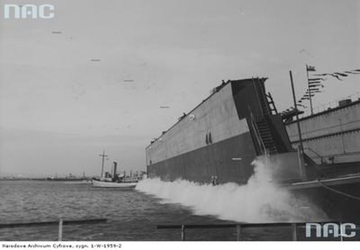 Pływający dok w porcie Marynarki Wojennej w Gdyni - 1938 rok