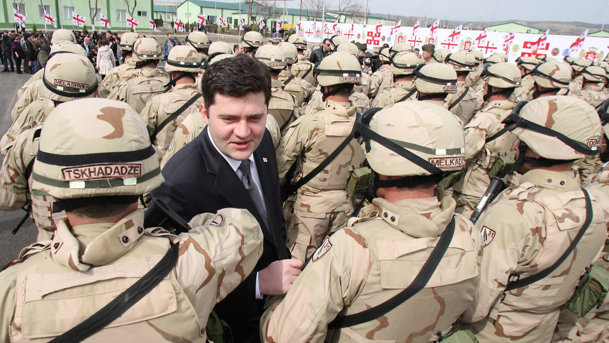 Bułgaria nie zamierza zwiększać kontyngentu wojskowego w Afganistanie w 2011 r., lecz nie ustala terminu wycofania się z operacji w tym kraju - poinformował w Sofii minister obrony Aniu Angełow.