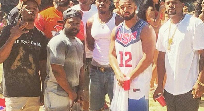 Drake with The Game and a couple of friends and colleagues