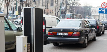 Czarne skrzynie skrywają parkomaty