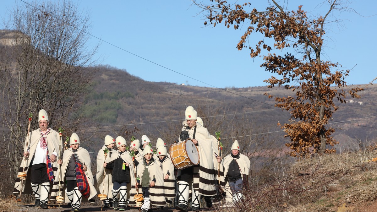 Božićni običaj koji polako iščezava: Ko su Koledari i koja je njihova simbolika
