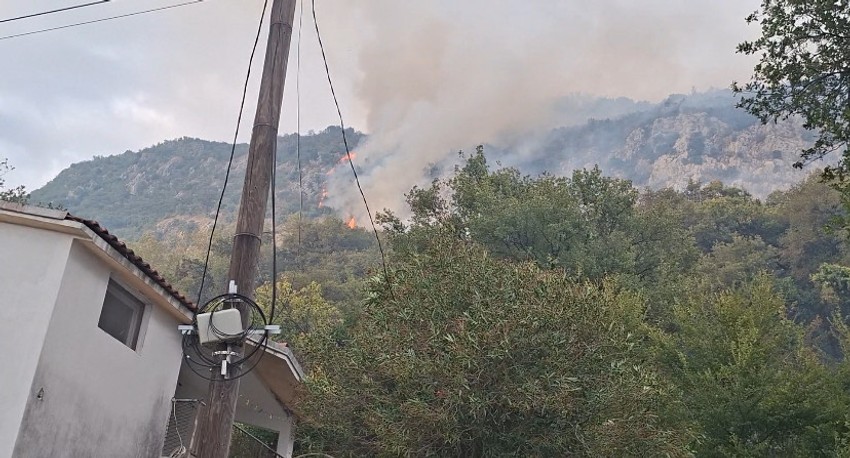 Požar u naselju Podostrog iznad Budve