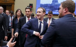 Senatorowie nie potrafią skutecznie przycisnąć Zuckerberga