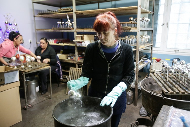 Produkcja bombek i ozdób choinkowych