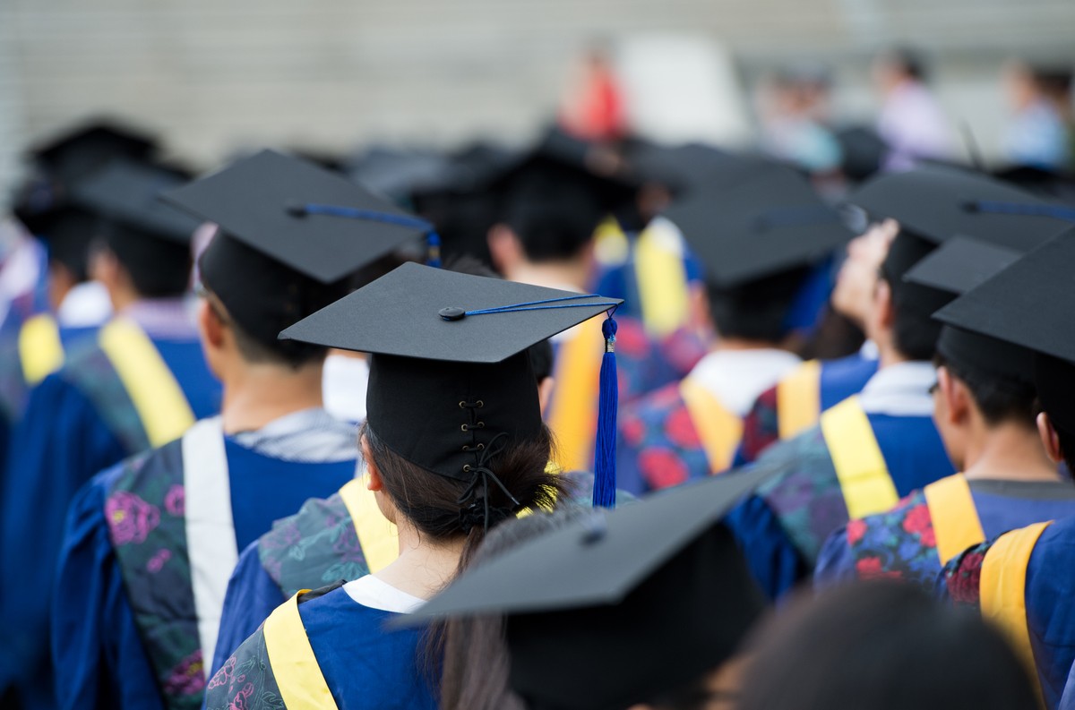 Ponad 10 tys. zł tuż po studiach? Oto kierunki, po których zarabia się najwięcej