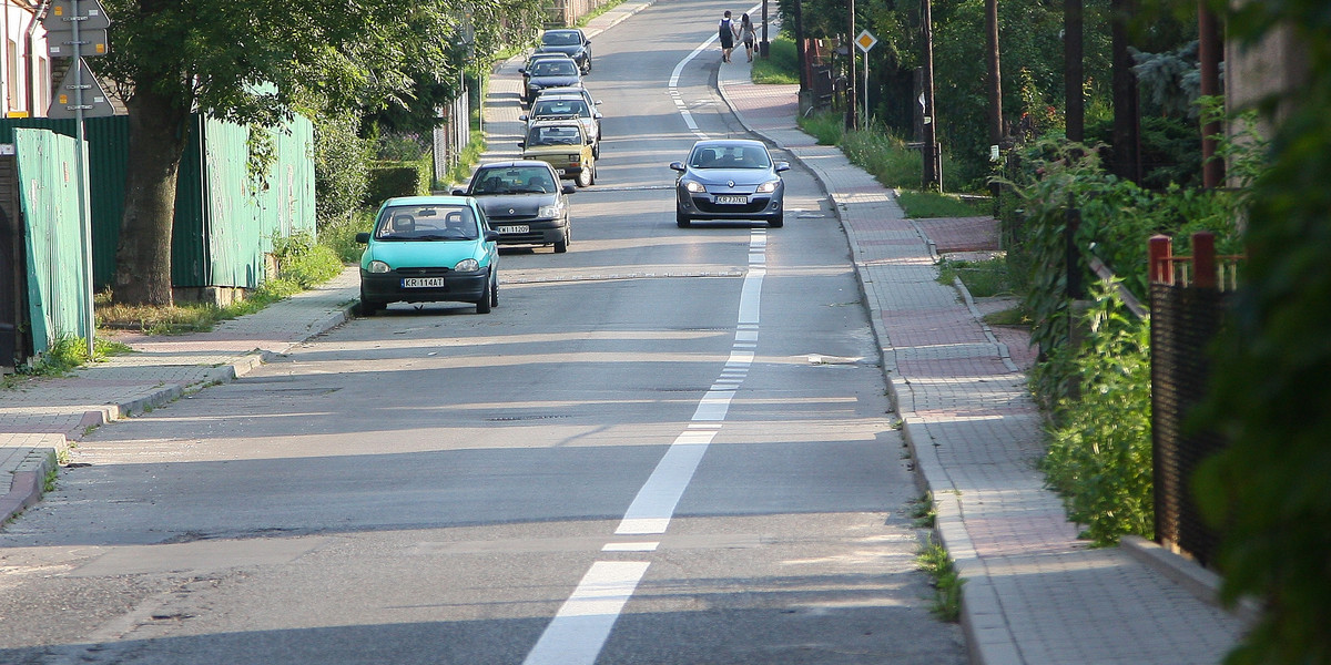 Zrobili nam ścieżkę rowerową, a ulice dziurawe