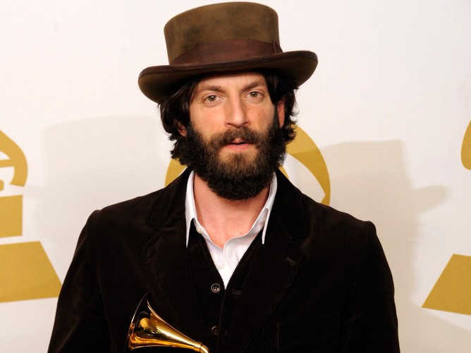 Ray LaMontagne ze statuetką dla Najlepszego Albumu Folk