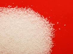 Rozleniwia, uzależnia i odbiera pamięć. Prawda o cukrze