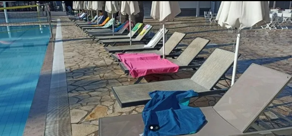 V niektorých prípadoch boli dokonca až 3 ležadlá rezervované jednou osuškou.