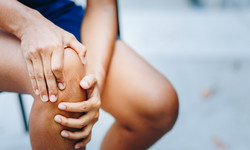 Ból kolan – przyczyny, objawy, leczenie i profilaktyka