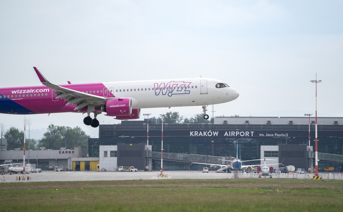 Wizz Air zwiększa obecność w Krakowie. Nowe trasy i szósty samolot