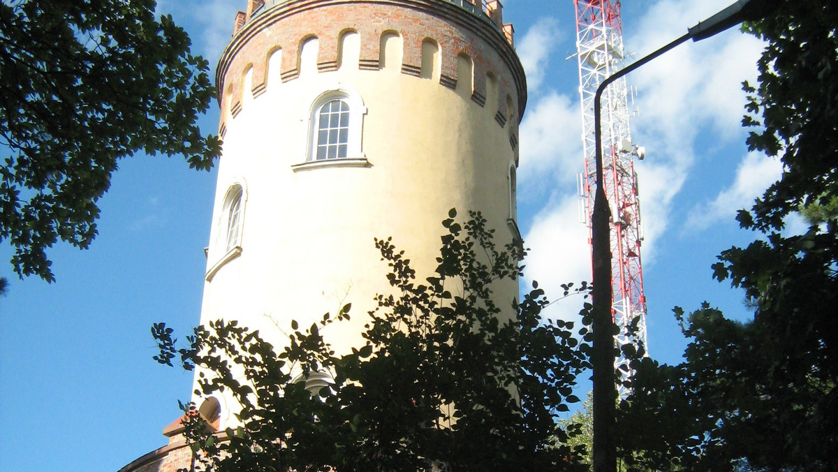 Po 18 latach mrągowska wieża Bismarcka, otwiera swe podwoje dla turystów. Ze szczytu wieży, która ma 23 metry wysokości, widać całe Mrągowo i dziesięć okolicznych jezior. Na Mazurach coraz więcej jest podobnych punktów widokowych.