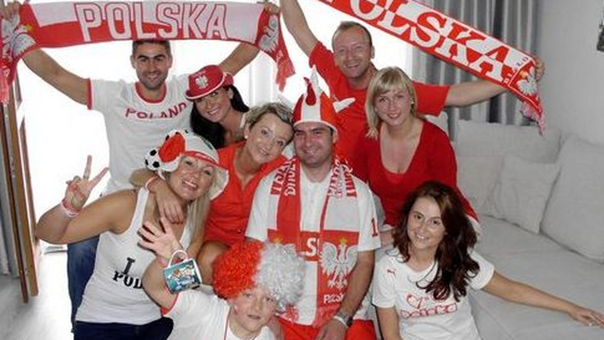 Gdy w 2007 roku UEFA przyznała organizację Mistrzostw Europy w piłce nożnej Polsce i Ukrainie, cały kraj ogarnęła radość. Im było bliżej do Euro 2012, tym więcej mówiło się o inwestycjach, bezpieczeństwie, organizacji ruchu, spodziewanych zarobkach i, oczywiście, przygotowaniu drużyny narodowej. Impreza już się kończy i nadszedł czas na podsumowanie: co, Waszym zdaniem, dali z siebie piłkarze, prezydenci miast-gospodarzy, rząd, policja, kibice? Czego możemy już dziś żałować? Dzięki czemu możemy być dumni? Oceńcie!